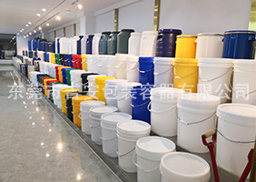 欧美日屄吉安容器一楼涂料桶、机油桶展区